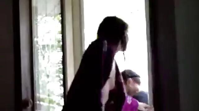 Rousse poussin sexe porno gratuit vidéo devient bite dure dans sa chatte