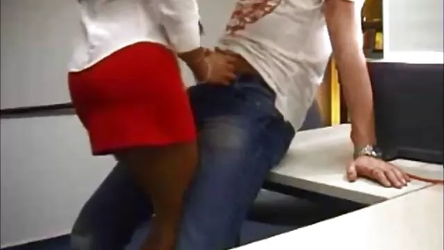 Une énorme bite de dessin animé tue le film porno gay francais gratuit trou de putes