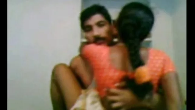 fille mince montre les seins et le cul pour extrait video x gratuit de l'argent