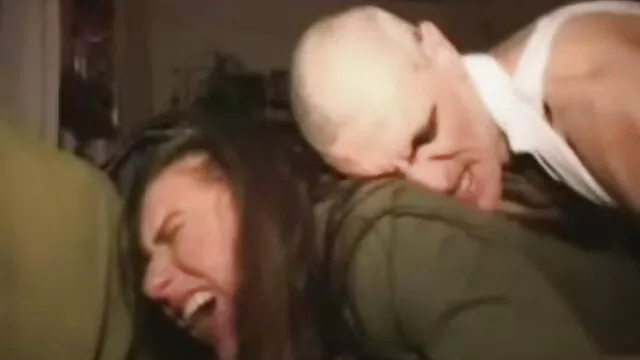pour obtenir un loyer payé, la video porno amateur streaming petite chatte devait baiser chaque bite