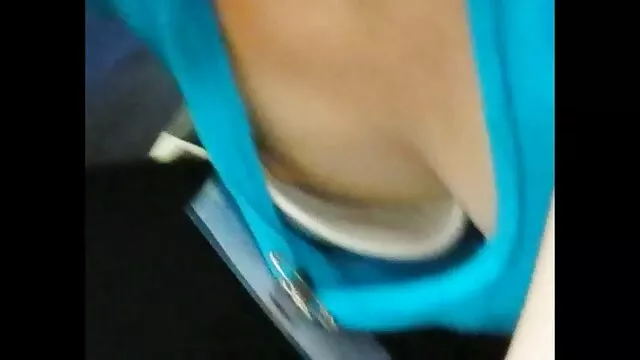Bouteille de vin et le vidéo x tukif poing
