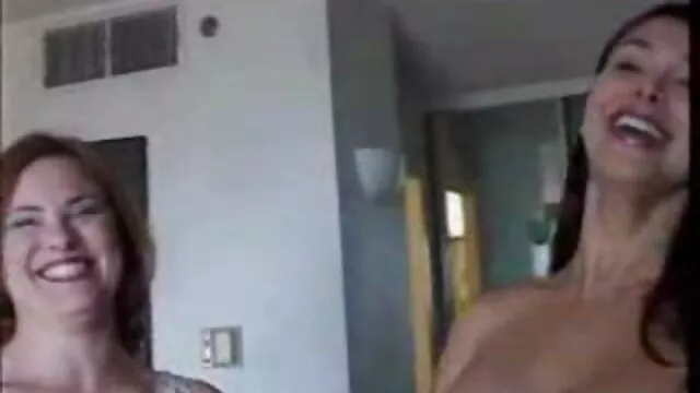 Horny salope noire frotte sa chatte serrée humide et se film porno vidéo français fait baiser